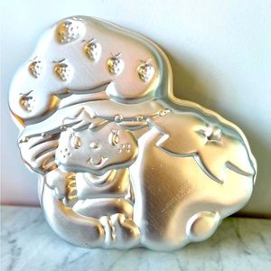 VINTAGE Strawberry Shortcake Cake Pan • Wilton Baking Dish • 1981